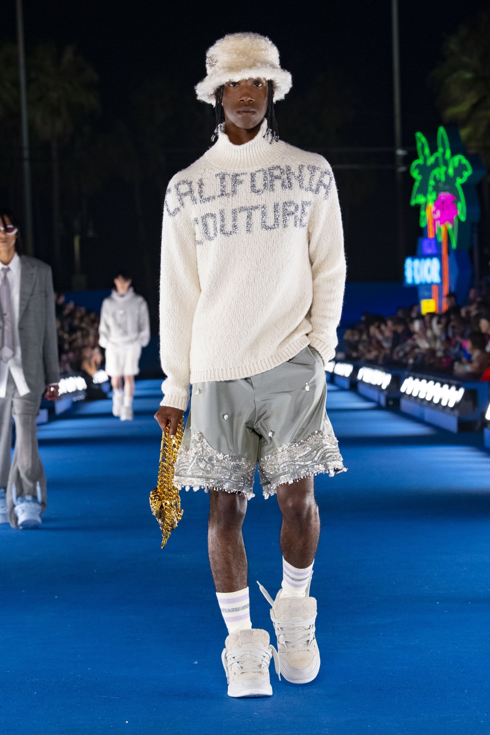 Dior 2023春季男裝系列-晚宴盒馬鞍包。