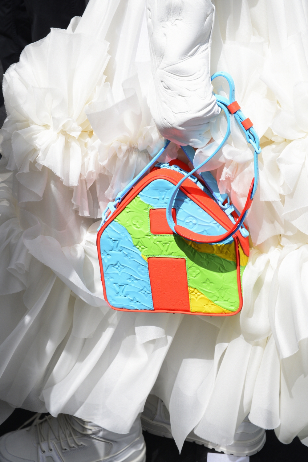 房子化為可愛手袋。