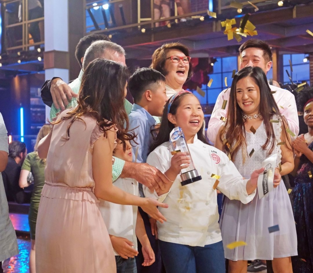 《小小頂級廚師美國版》第8季由台裔女孩朱如茵(Liya Chu)奪冠。