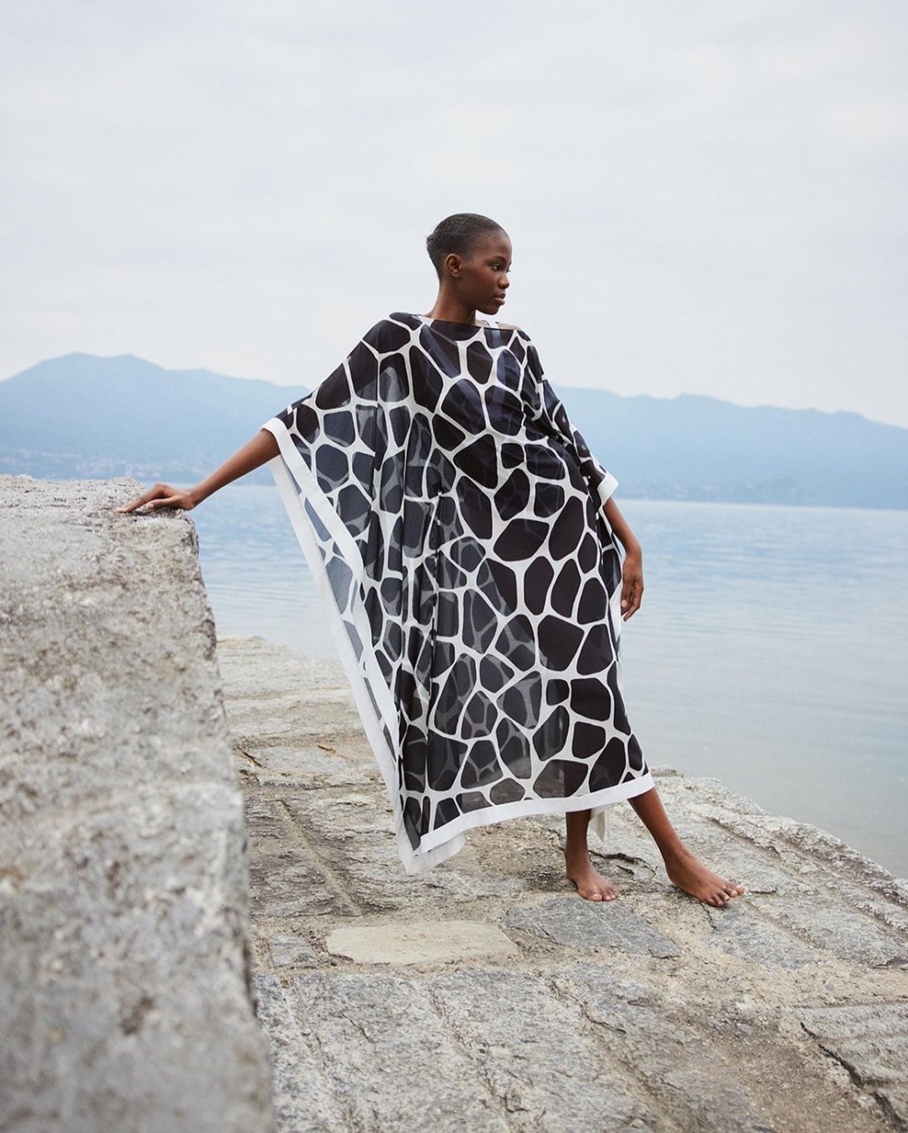 Valentino把1960年代Giraffa圖案重新打造。