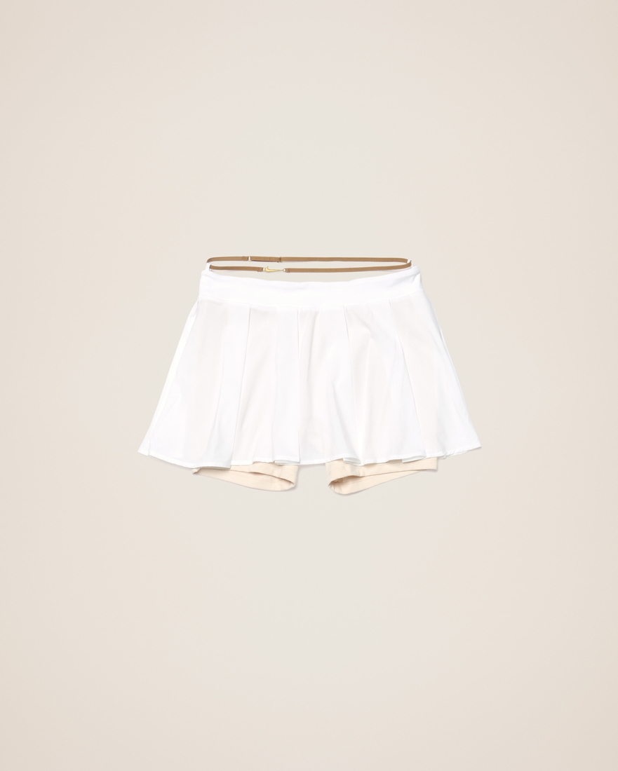 La jupe short NIKE+JACQUEMUS