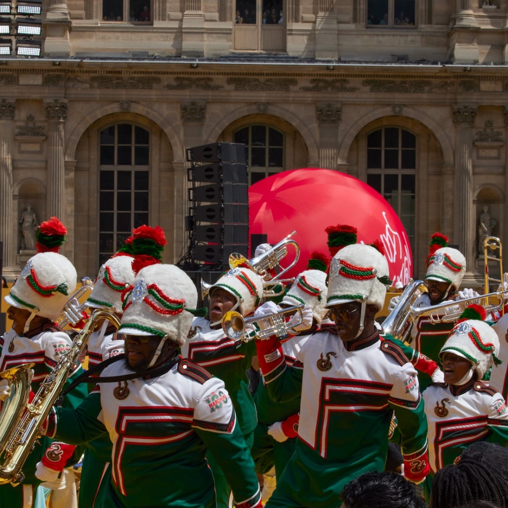 Florida A&M大學軍樂隊（Marching 100）拉開序幕。