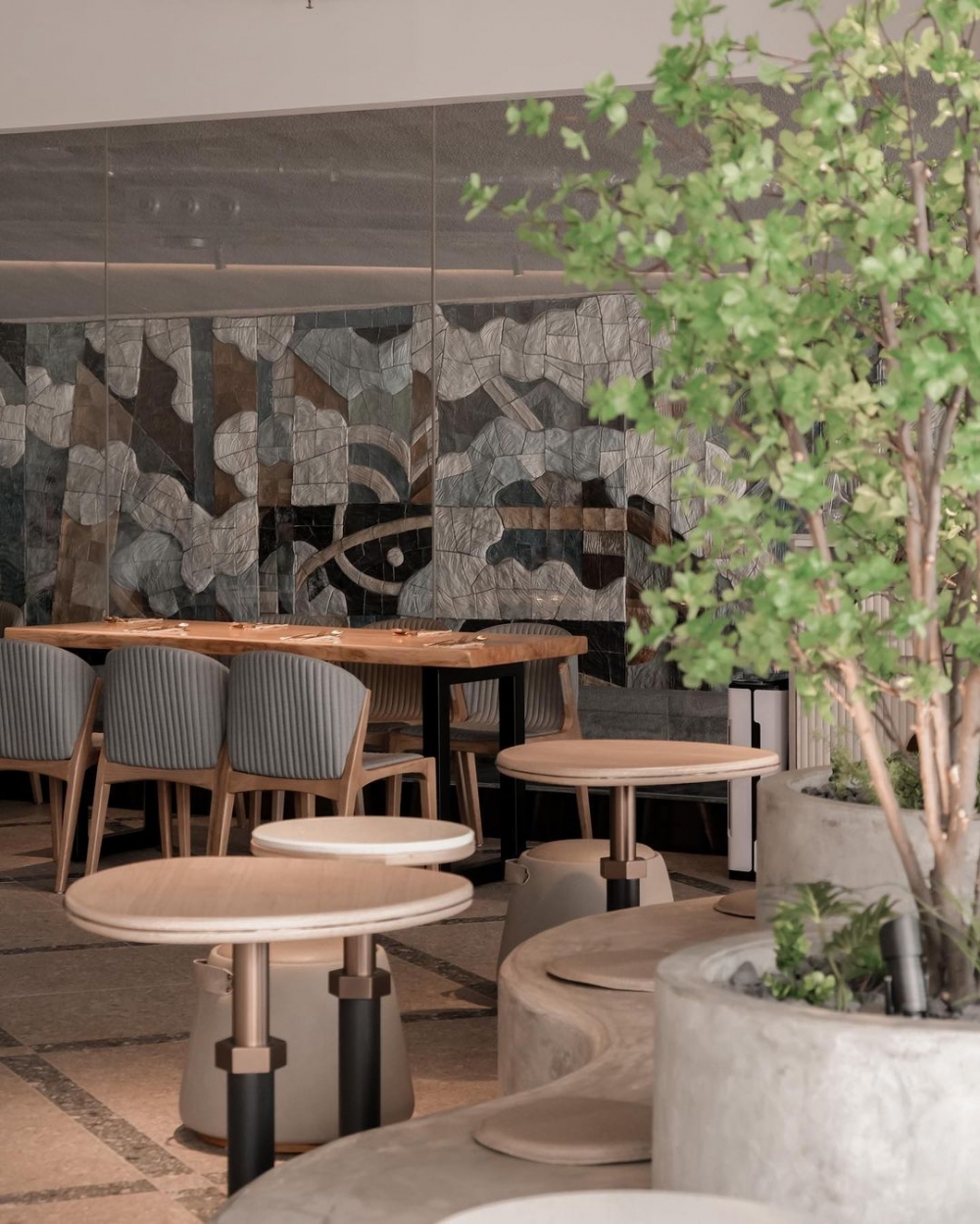 中島座位區是以水泥打造。