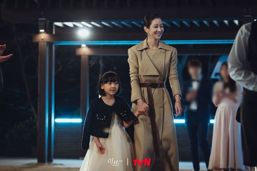 這樣的設計讓她看起來相當高雅。