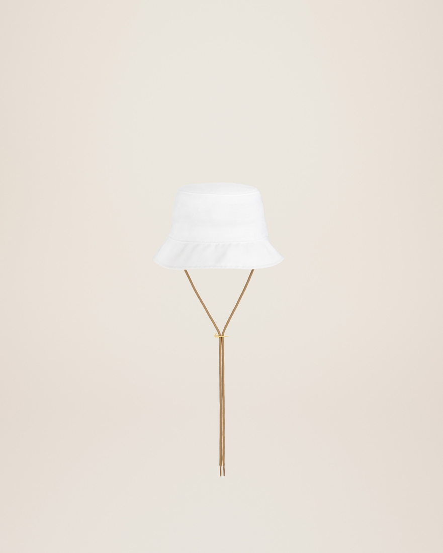 Le bob NIKE+JACQUEMUS