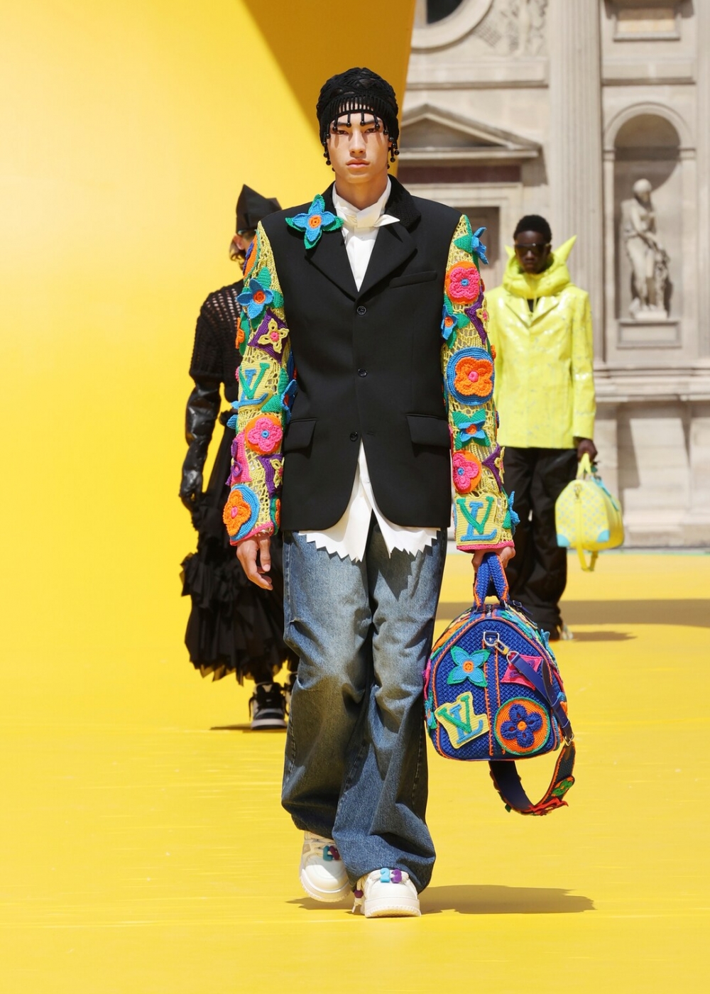 手工鉤針編織注入服裝。