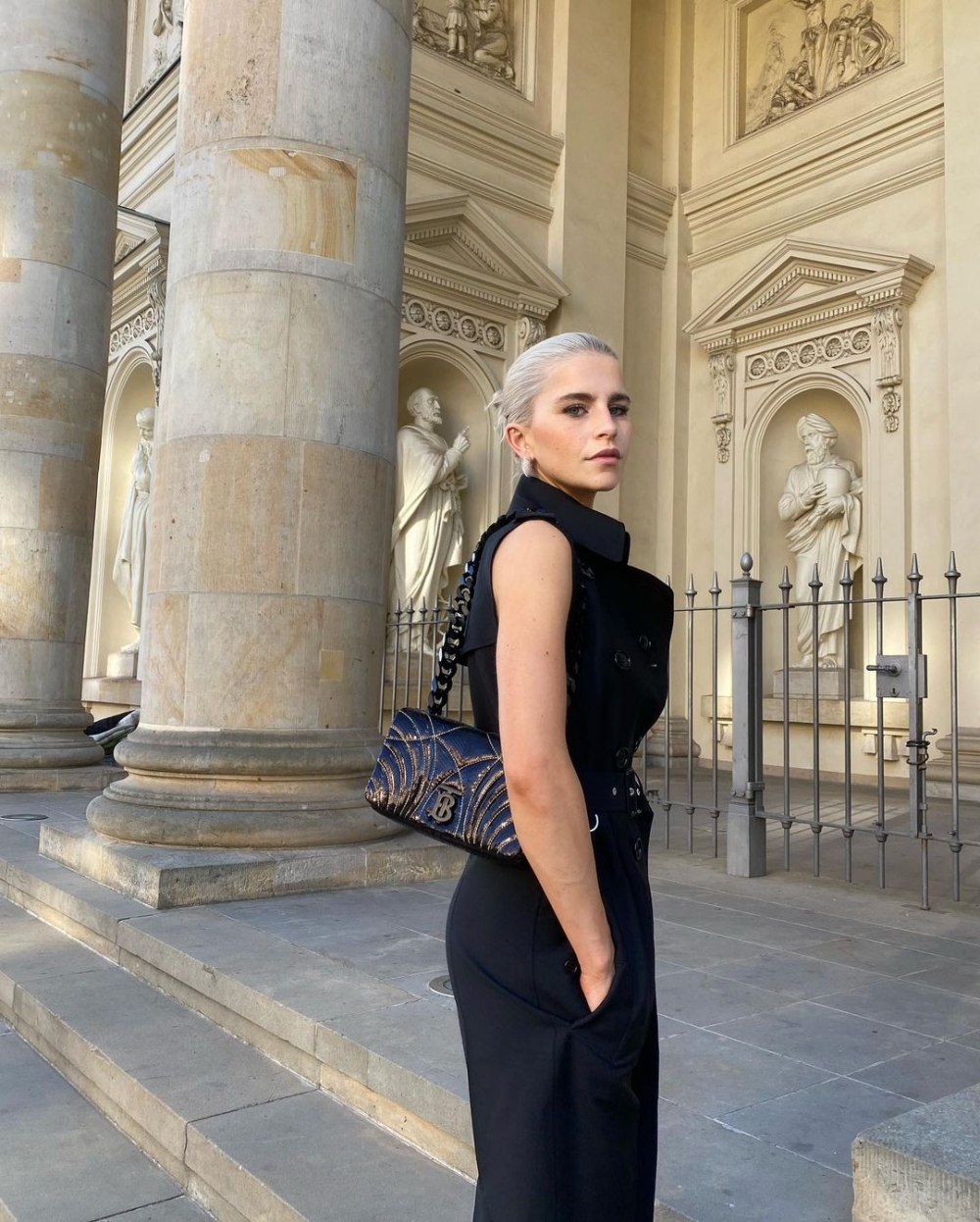 擁有強大氣場的德國博主Caroline Daur。