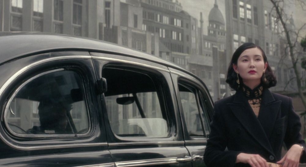 她的美也能駕馭不同時代的服飾造型。