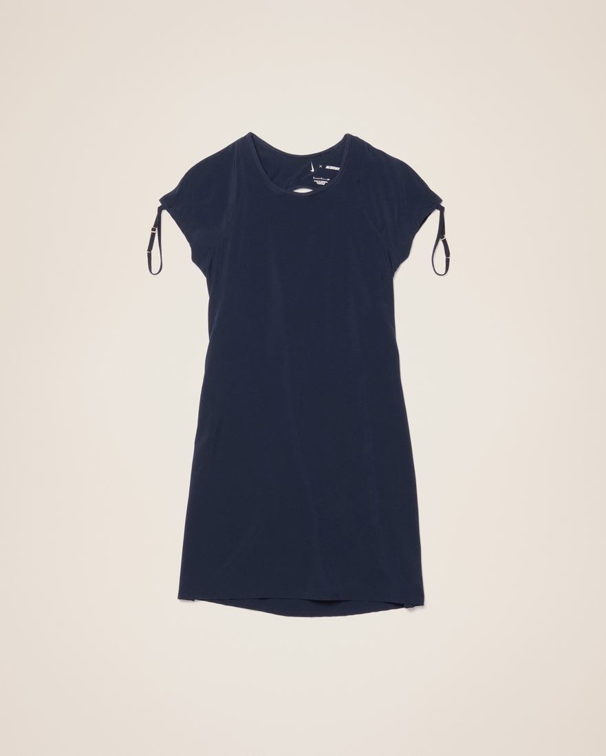 La robe NIKE+JACQUEMUS