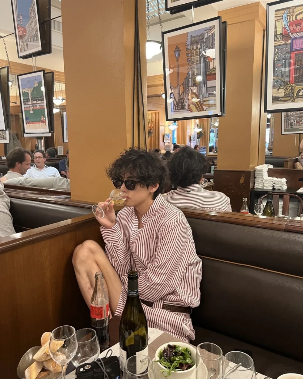 展現了他在鎂光燈後的另一面。