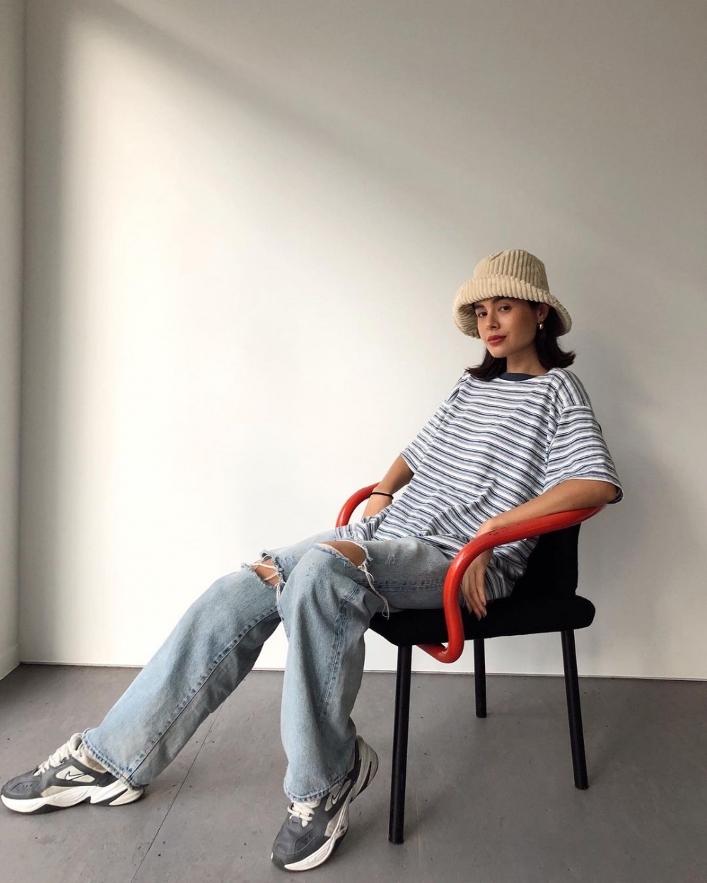 舒適又休閒的穿搭出夏日的時髦態度。