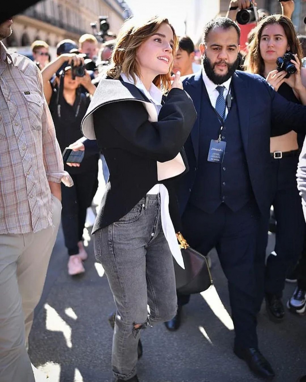 許久不見的Emma Watson這次也出席現場看秀。