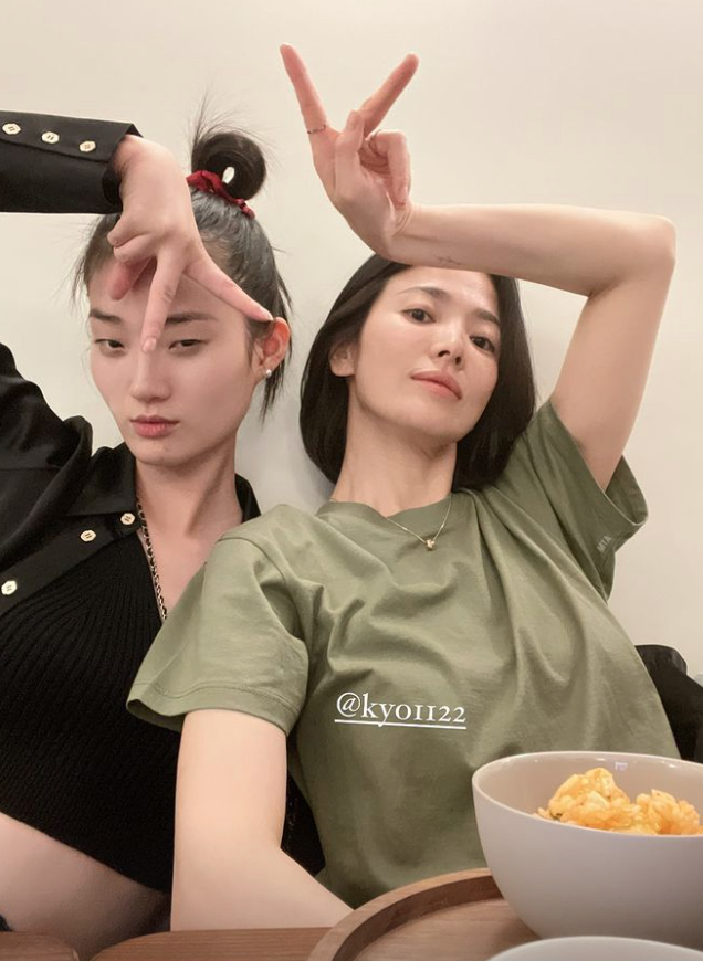 參加完珠寶展之後,她也與韓國名模會面。