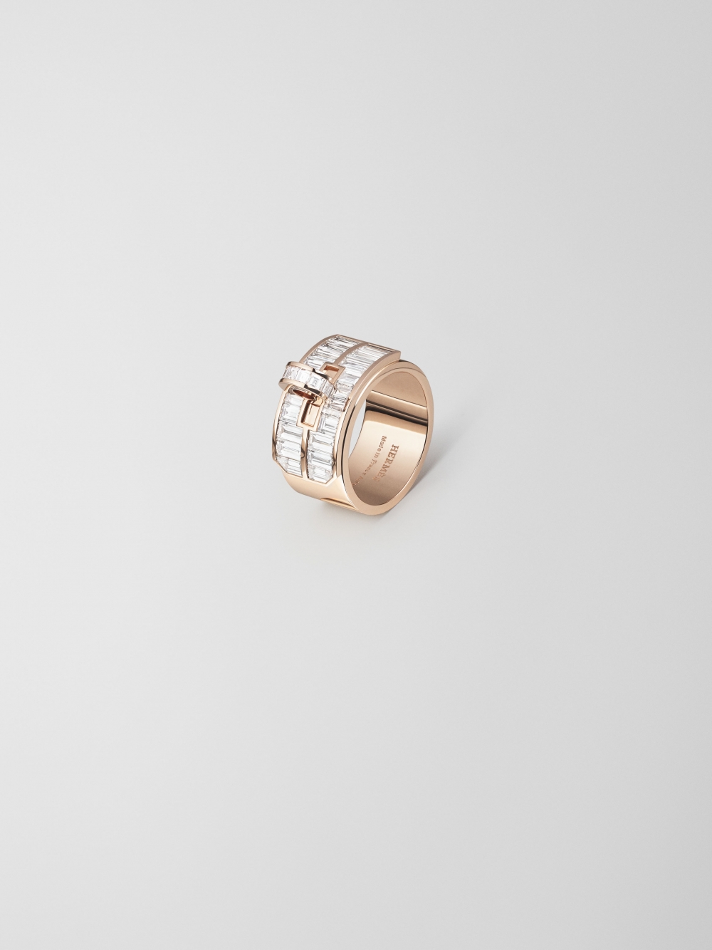 Kelly Baguettes玫瑰金戒指（約HK$367,100）