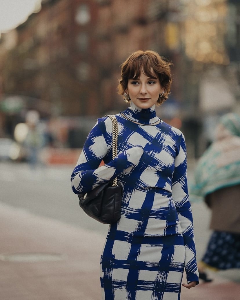 深藍色給人專業的氣勢。