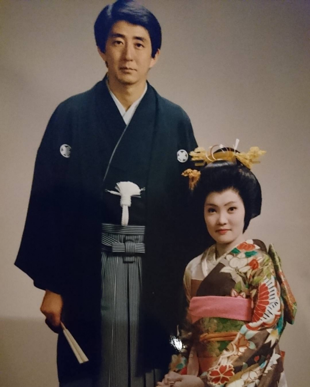 兩人在交往了三年後步入婚姻。