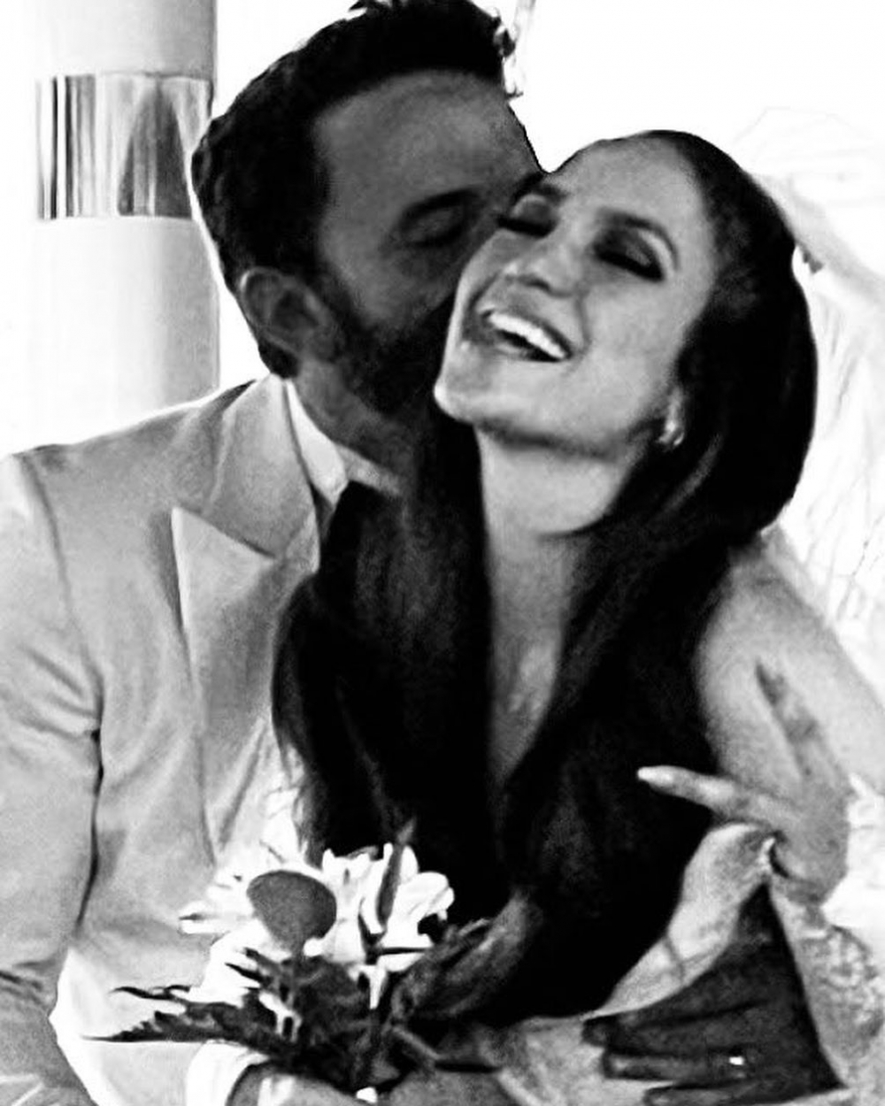 J Lo透過自己的網站「On The JLo」與分享這一場婚禮。