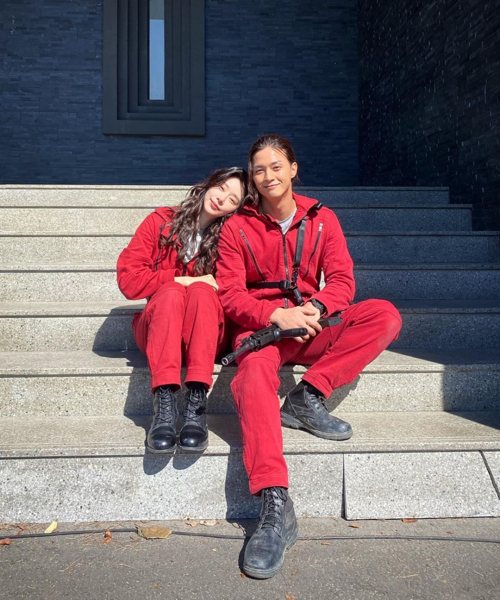 這次在劇中她與金智勳飾演的丹佛成為螢幕情侶。