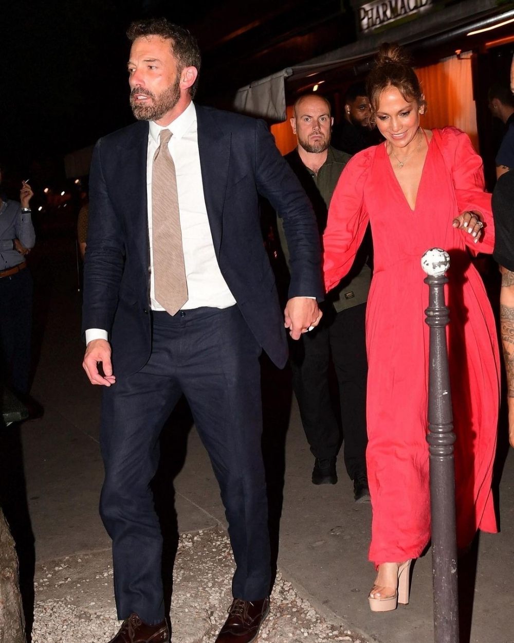 能度假也能出席正式場合的不二首選。