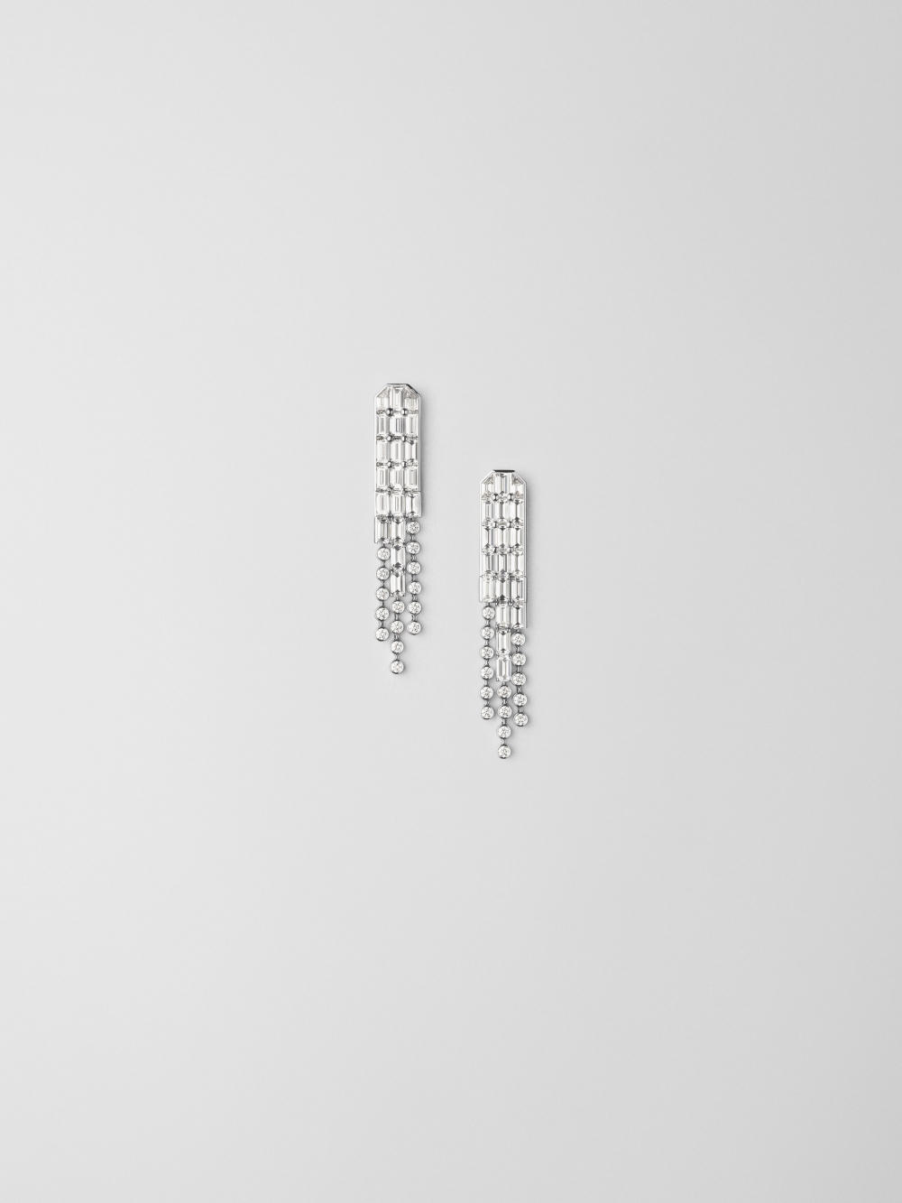 Kelly Gavroche白鑽耳環（約HK$1,720,800）