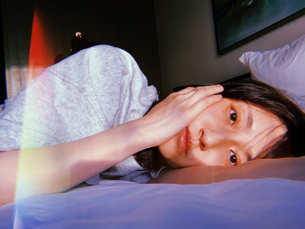 勤塗精華液,打造膠原滿滿肌,是柯佳嬿保持肌膚少女感的必勝術。
