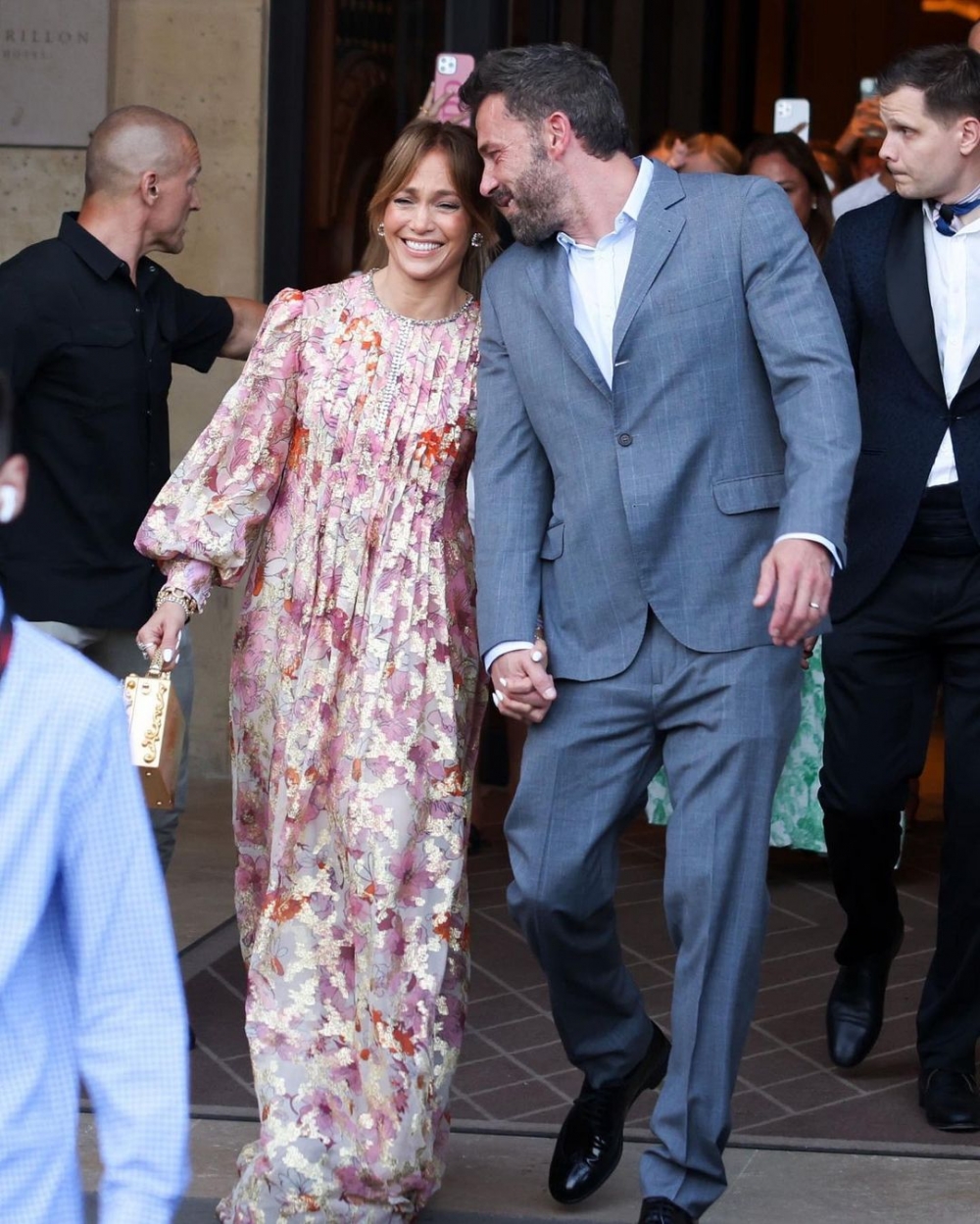 兩人甜蜜的舉動也都一一被捕捉下來。