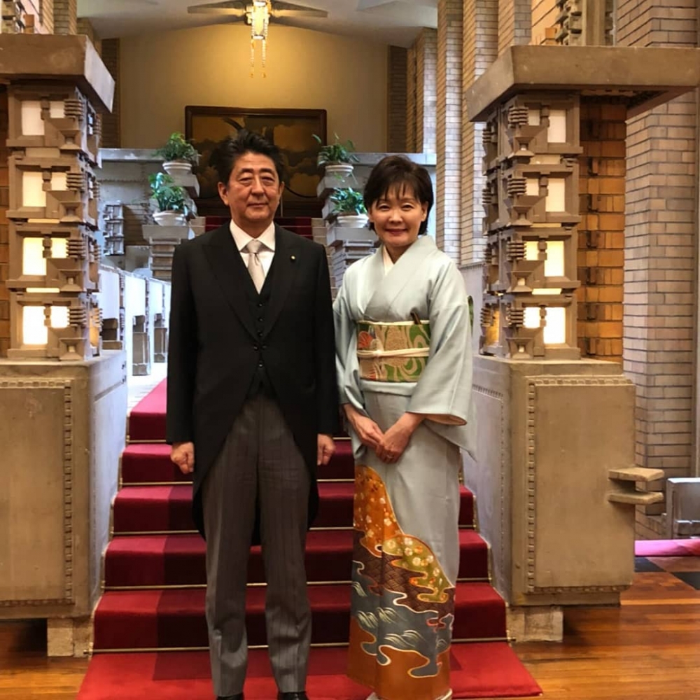 兩人攜手走過多年的婚姻,感情相當甜蜜。