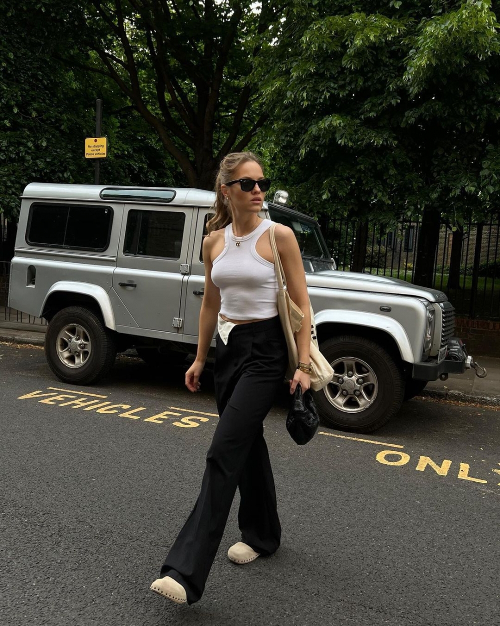 由Polina Ilieva示範的英倫穿搭。