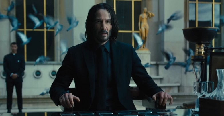 Keanu Reeves面對各種殺手。