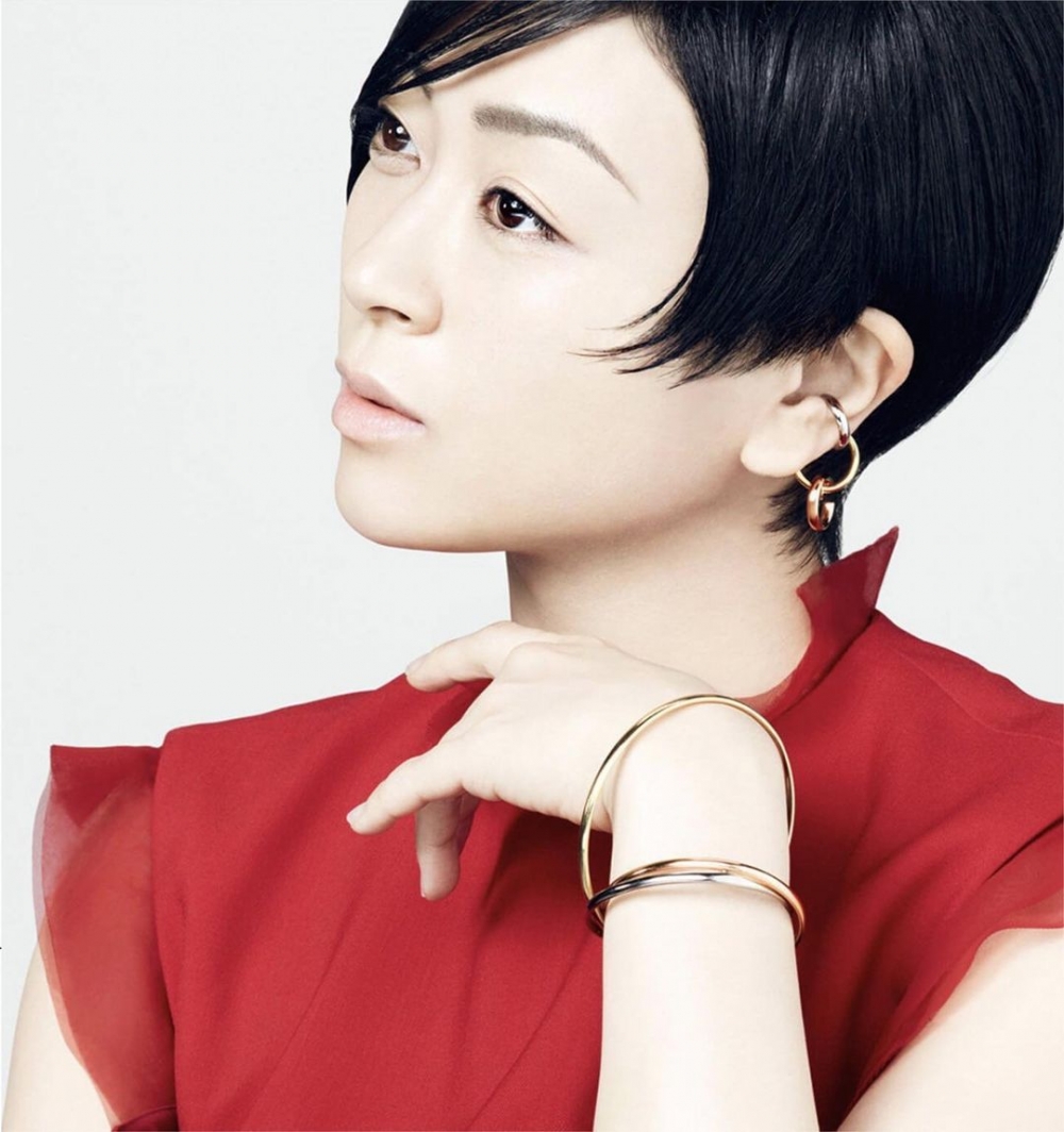 讓我們看見了她時髦的一面。