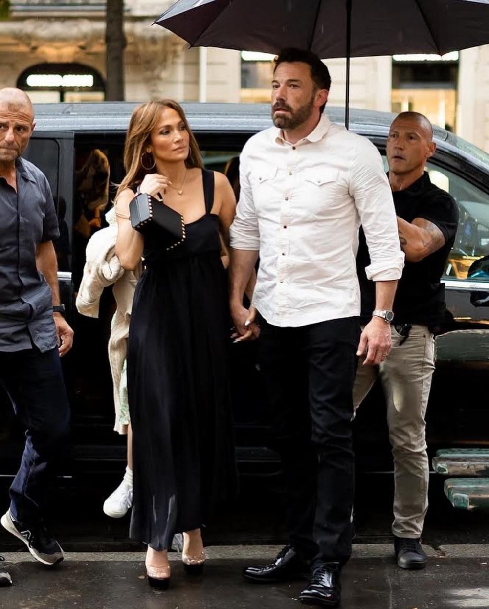 以及這一套黑色的典雅洋裝。