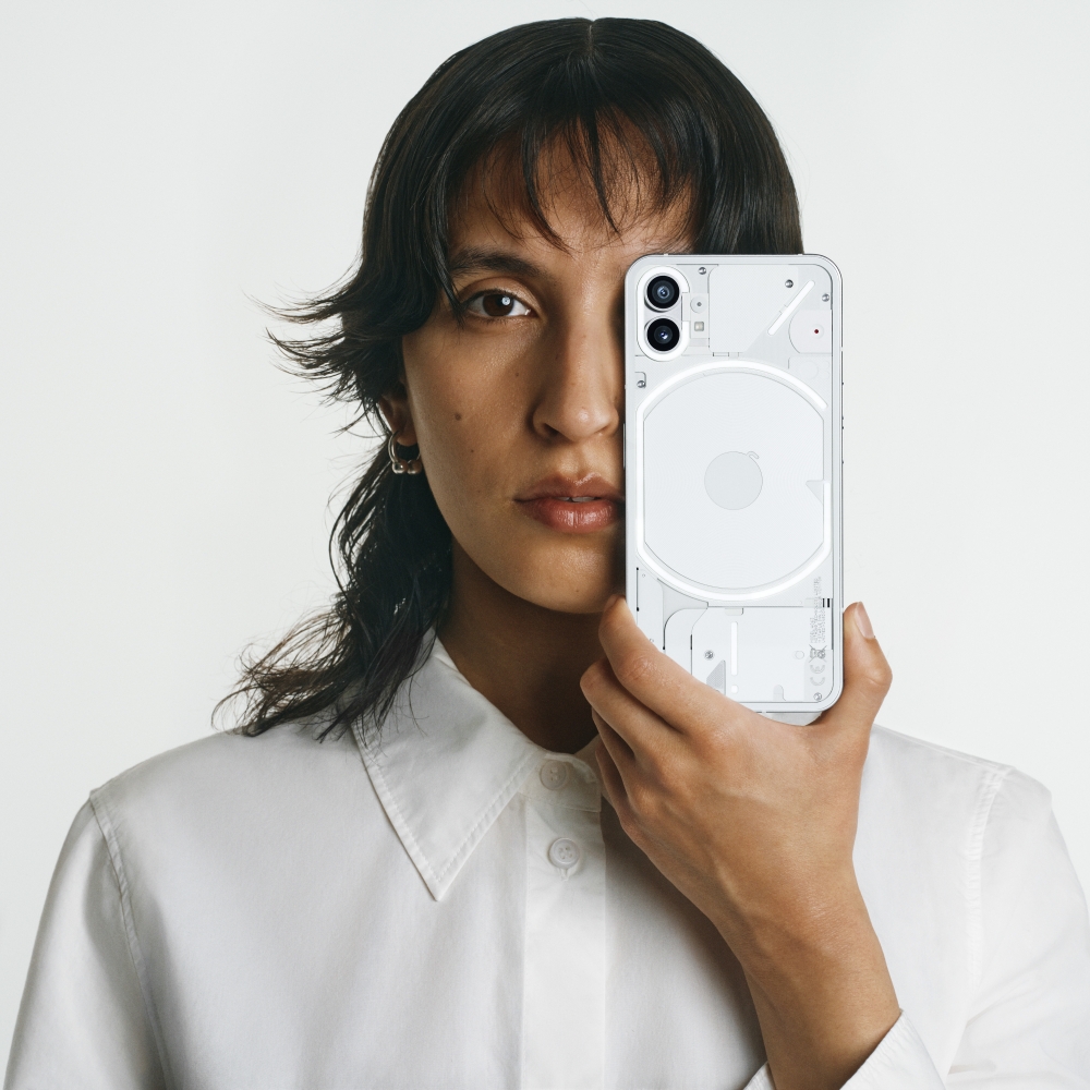 Nothing正式推出第一部智慧型手機Nothing Phone (1)。