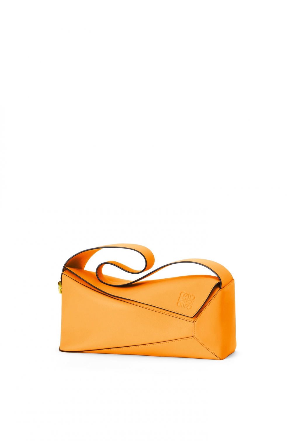 長方體形狀與精準的切割技術。