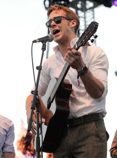 私下的他也相當喜愛音樂。