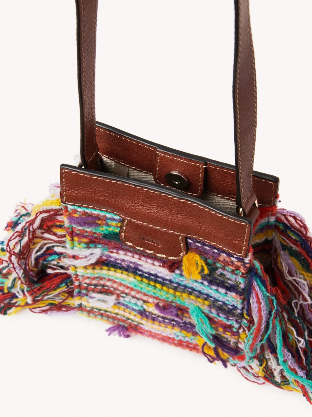 磁扣的設計讓你再拿取時更加便利。