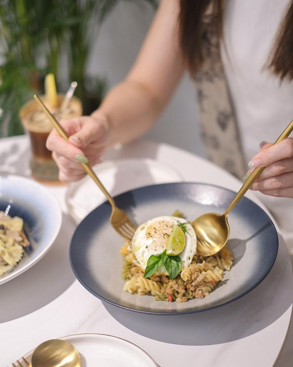 泰式辣肉碎配上西式螺絲粉。