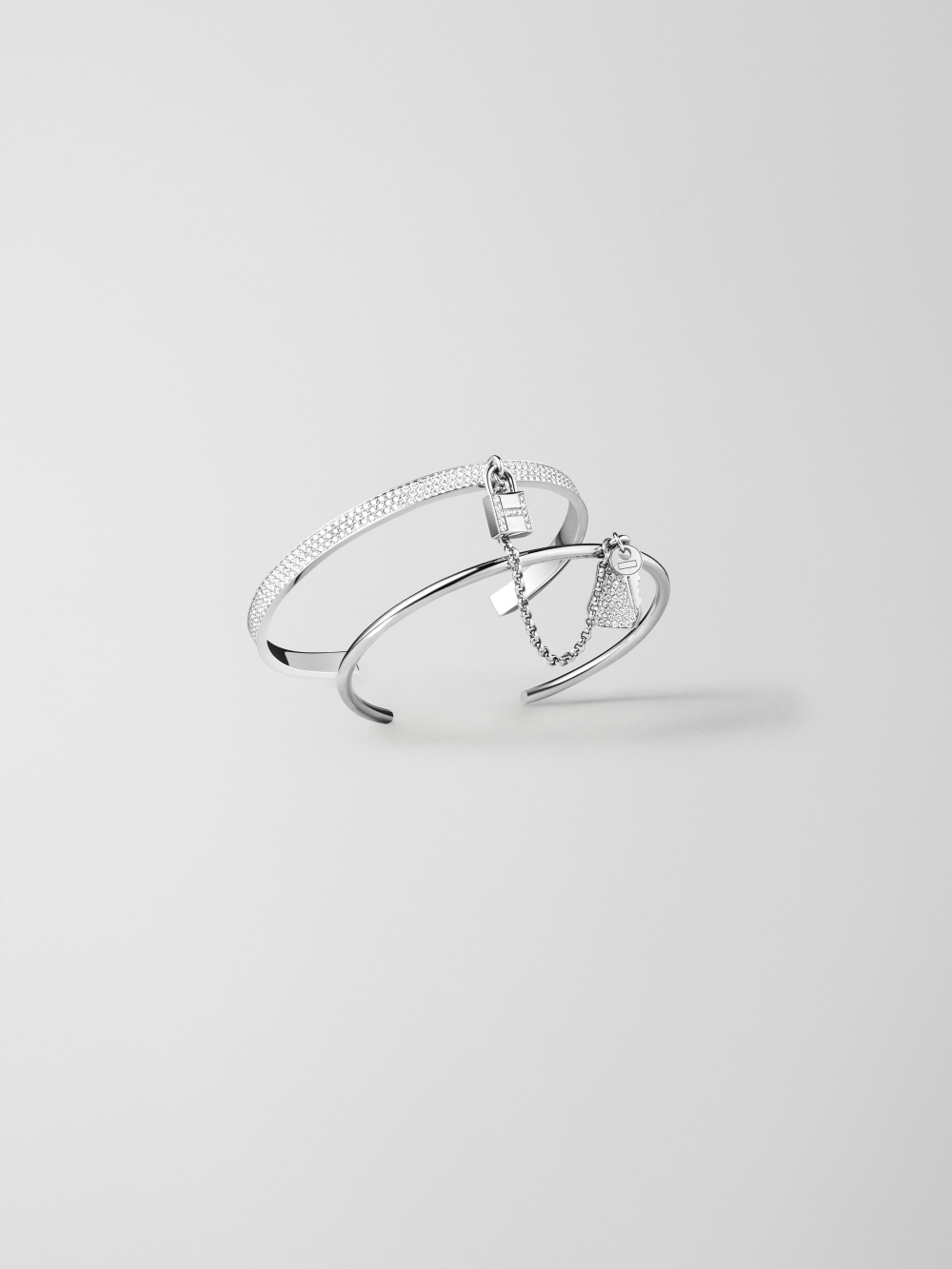 Kelly Clochette白K金雙環手鐲（約HK298,200）