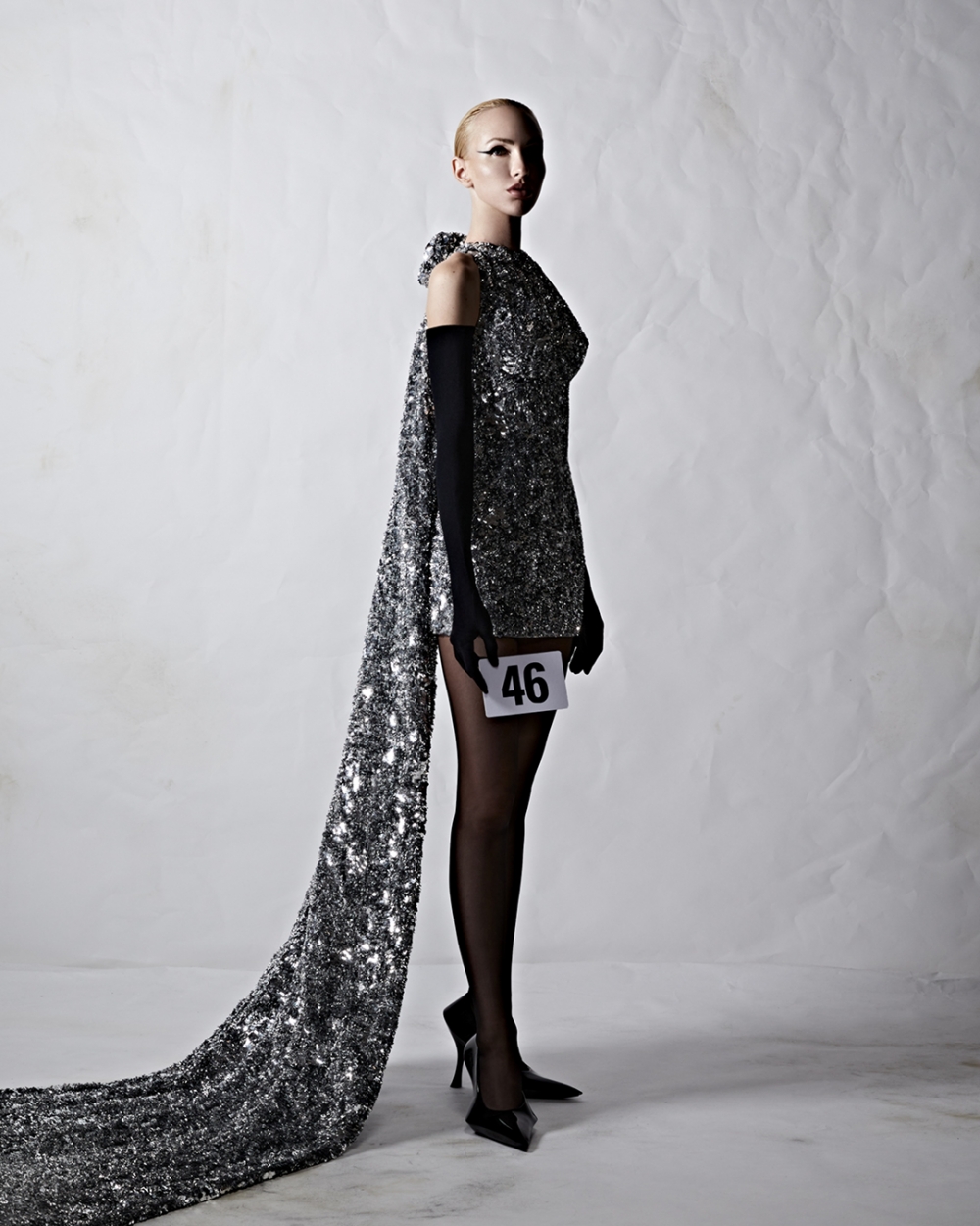 Christine Quinn以一件銀色的禮服高冷出場。