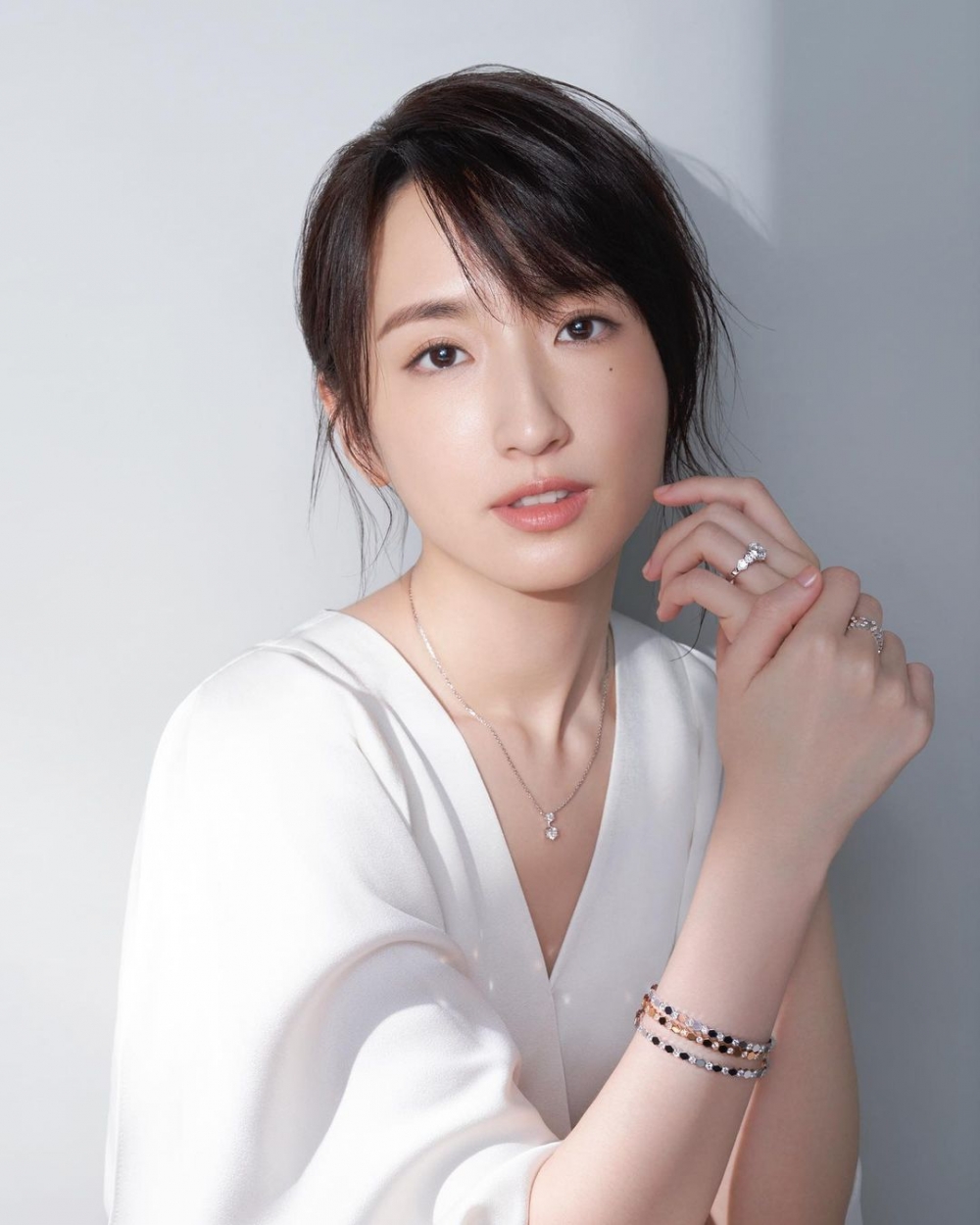 不少女生都想擁有的「柯仙肌」真的是白到發光。