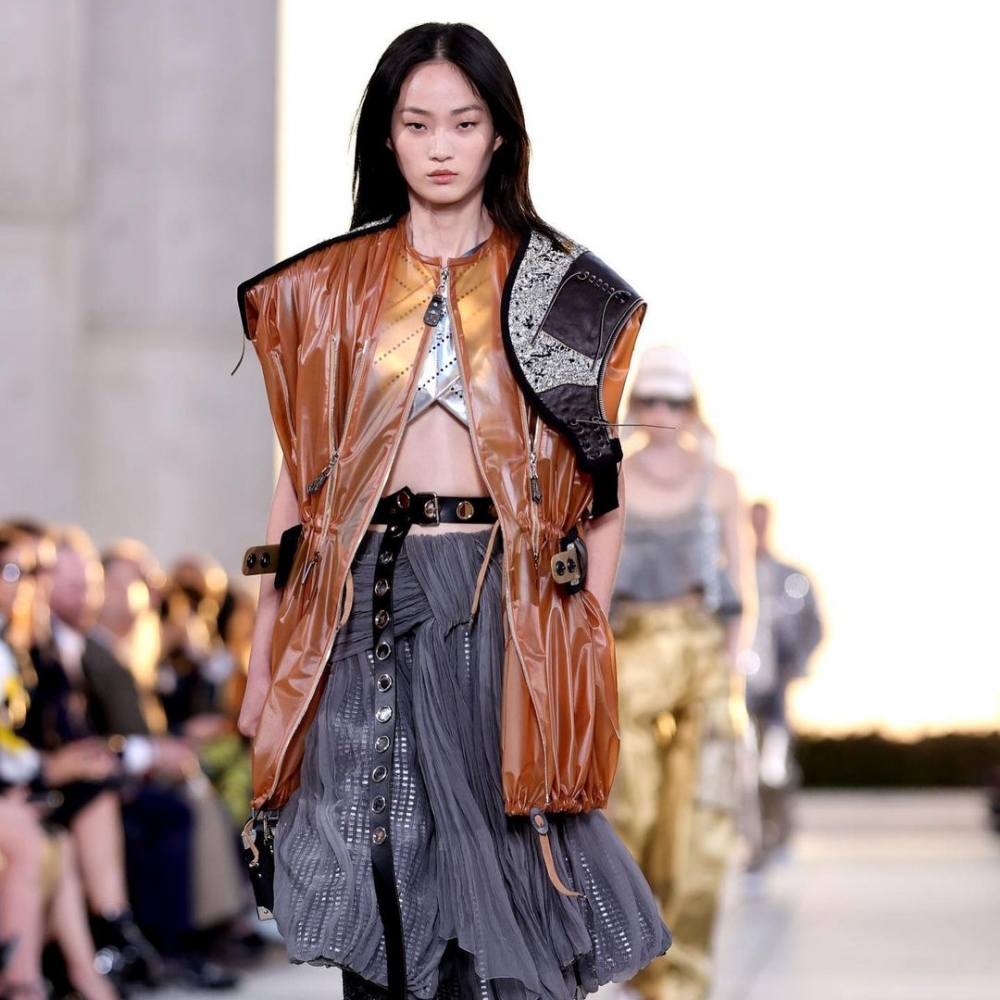 從CHANEL到Louis Vuitton都能看見她的身影。