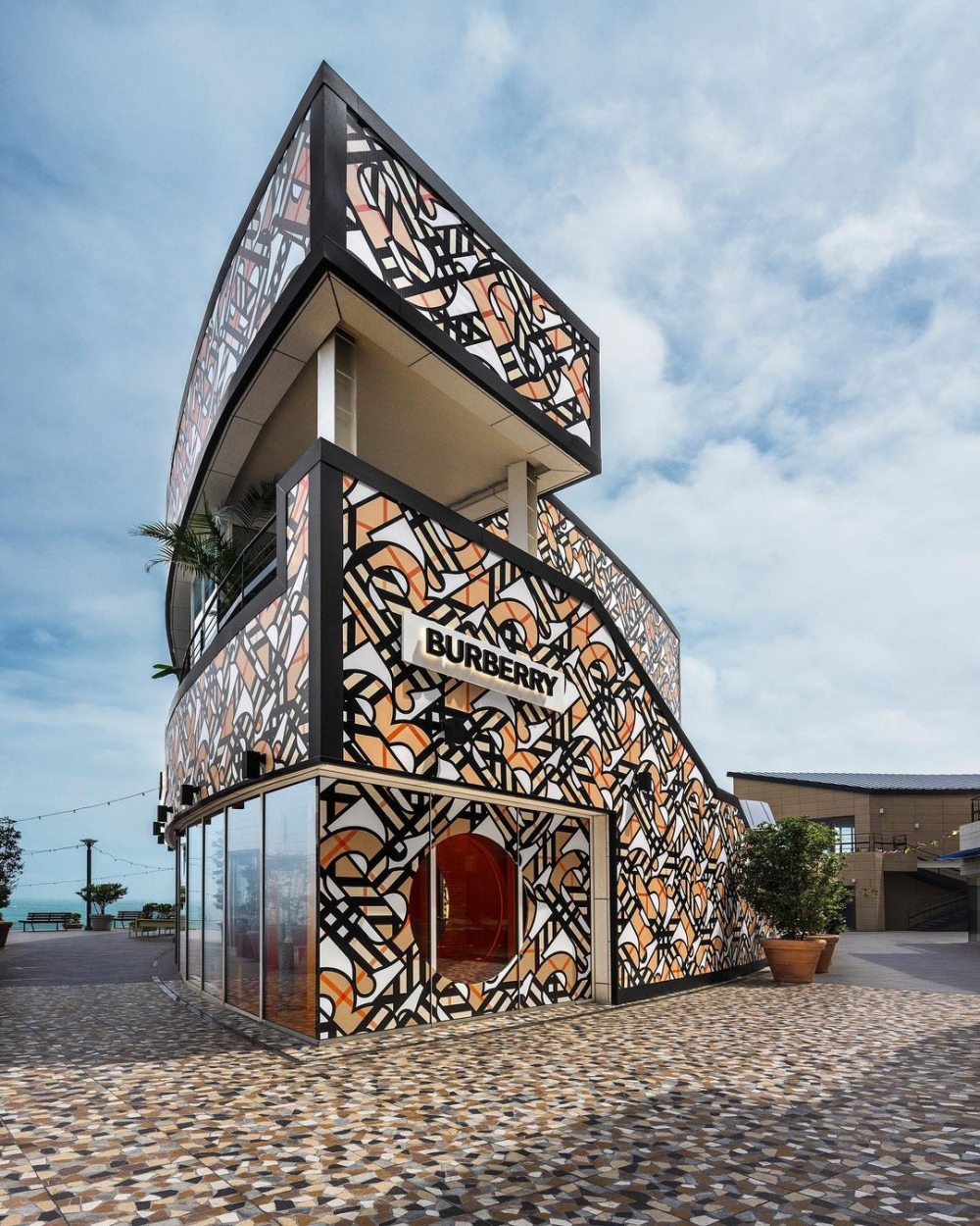 Burberry進駐釜山的 AAnanti Cove綜合渡假勝地。