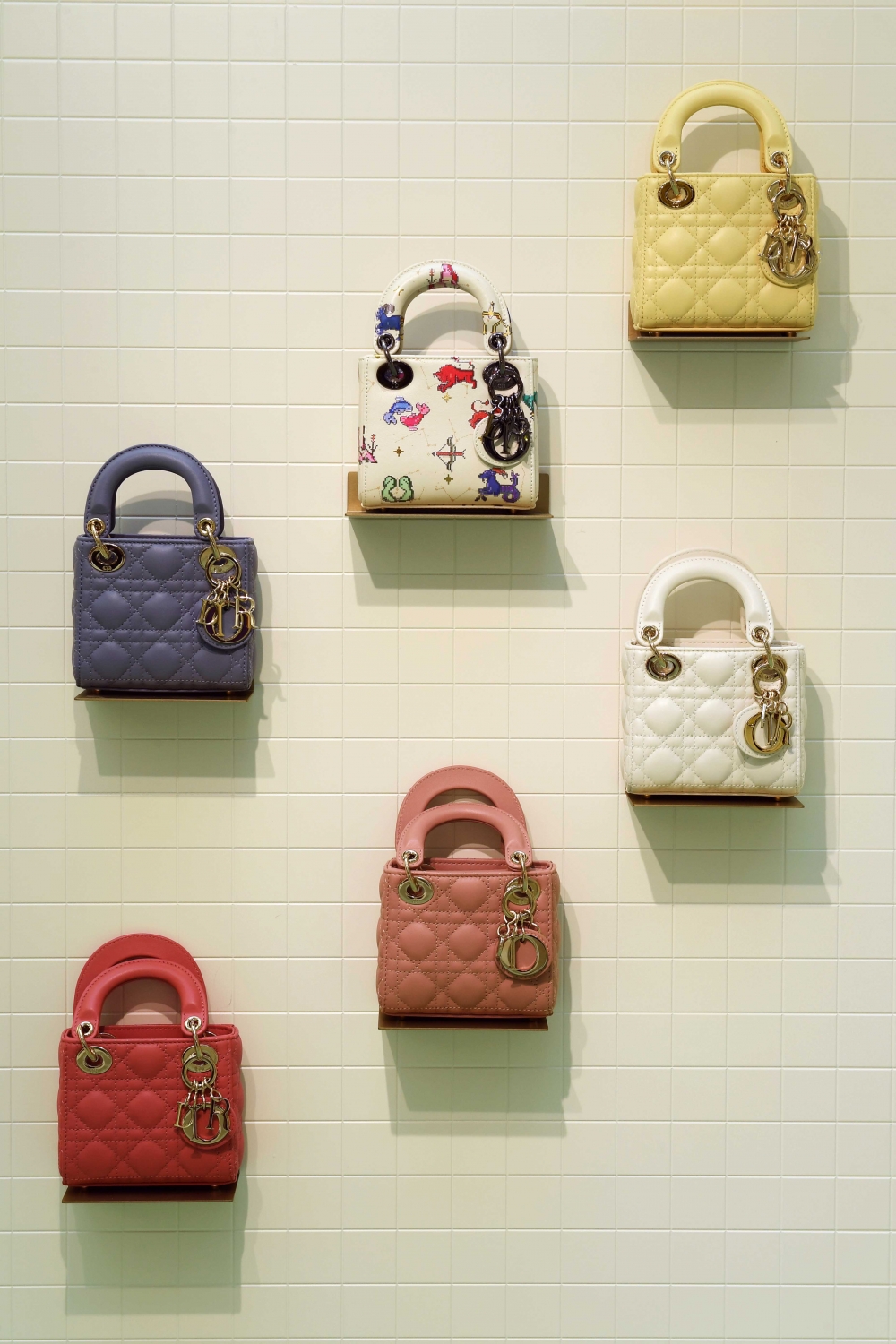 邀你一起共賞Dior Pixel Zodiac的奇幻繽紛世界。