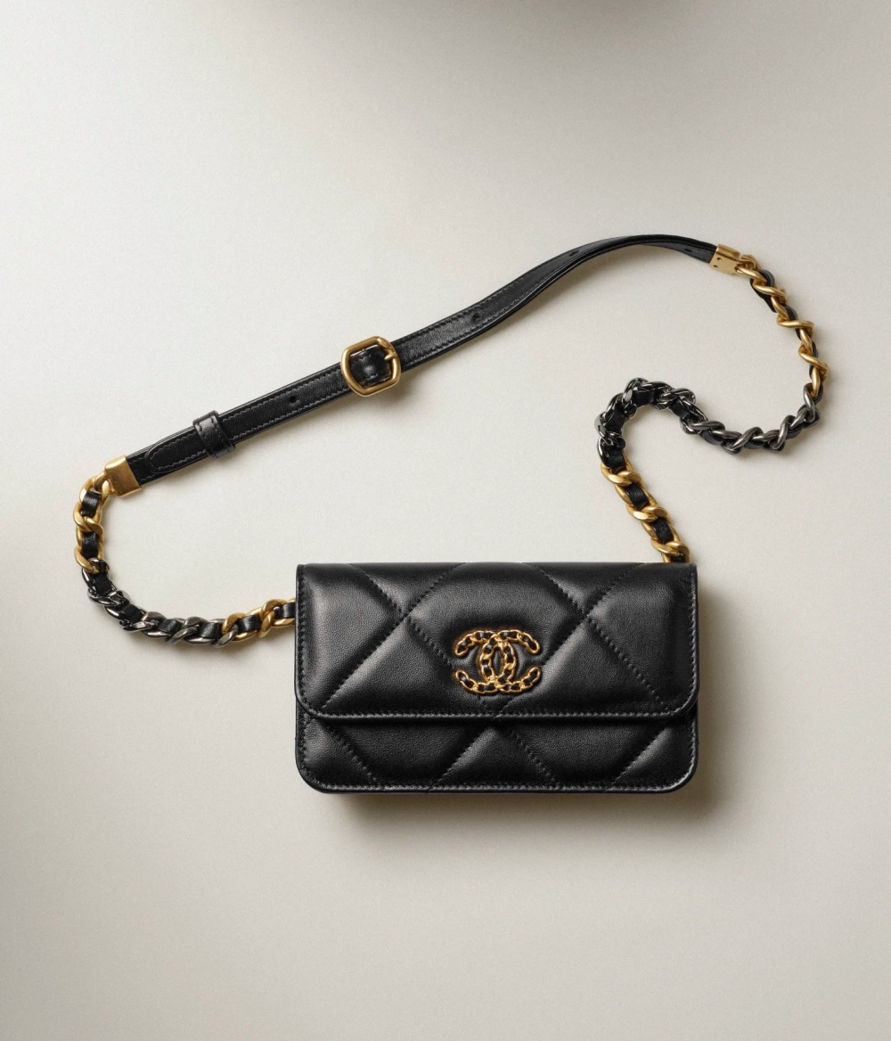 經典的黑色款式，是你日常中最百搭的款式。