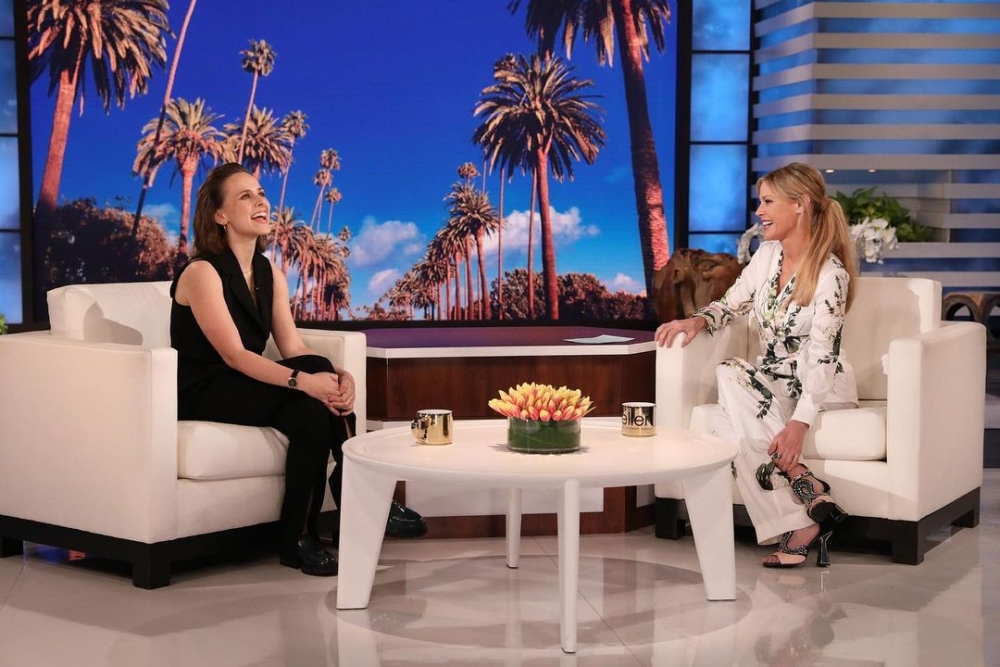 在紐約成長,也曾到巴黎生活。