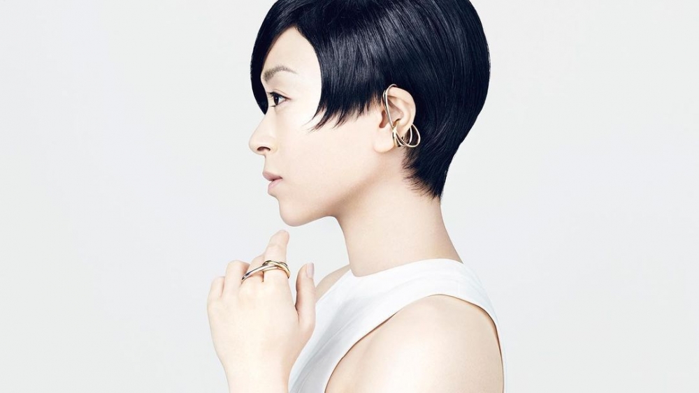 她為珠寶品牌Cartier拍攝了形象照。