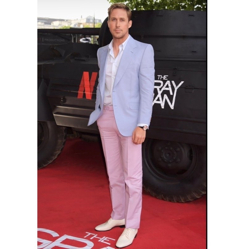 每一套服裝都為他帶來不同的氣質。