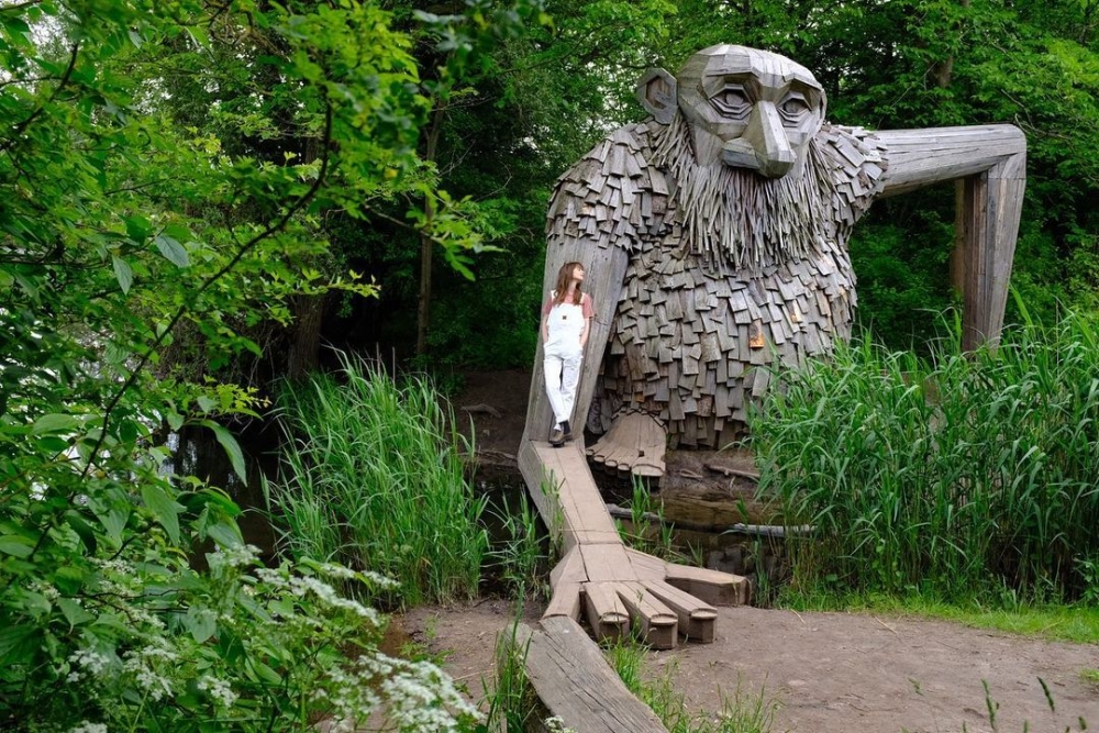 以及LOEWE的靴子，搭配的相當和諧。