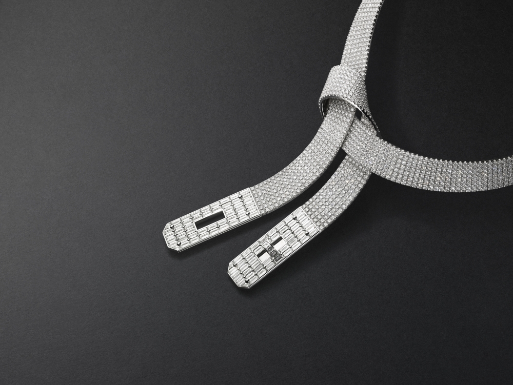 珠寶以玫瑰金、白金及純銀製成。