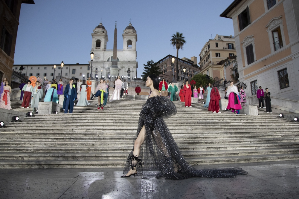 在富有歷史的場地中展開了此次的大秀。