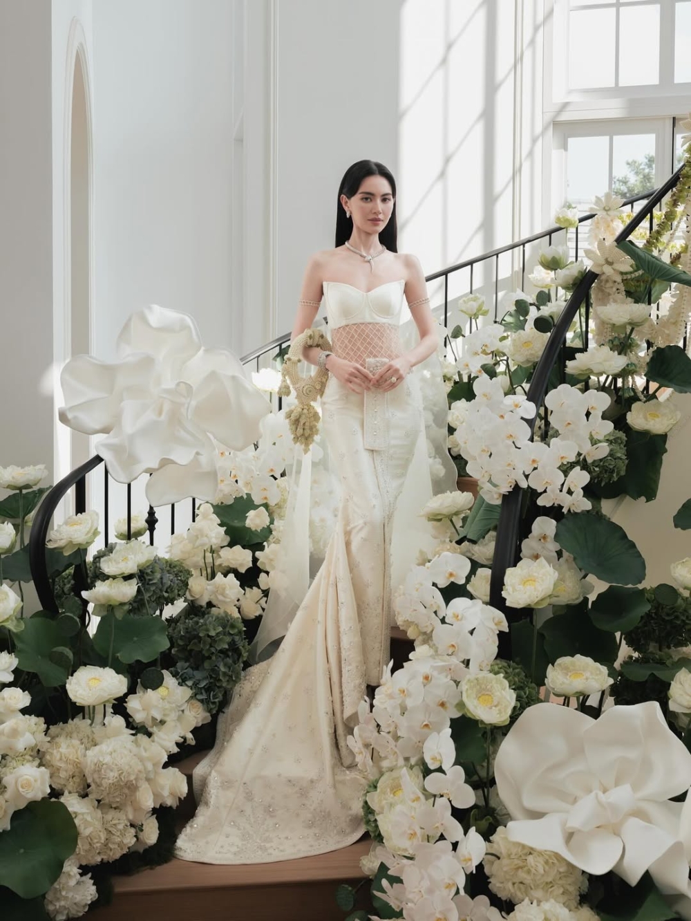 婚禮當天的她，即使一身白紗仍散發著「健康女神」的光芒